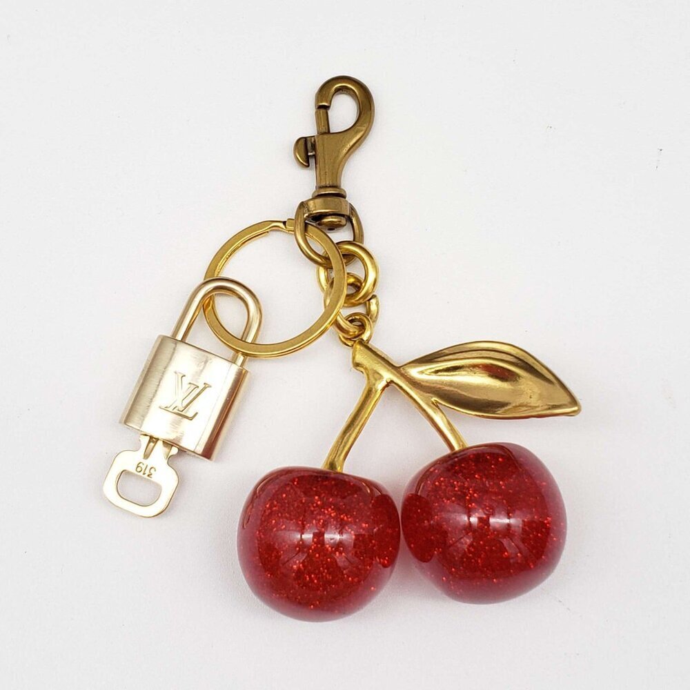 Louis Vuitton Authentic Gold Padlock 🔑 Key + Stylish Bag Unbranded Apple Charm